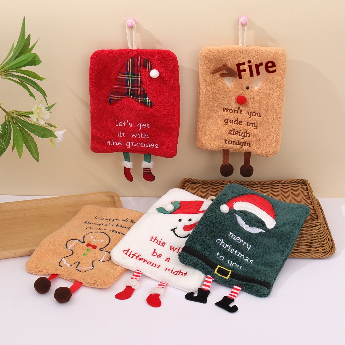 Lillian New Christmas Hangable Thick Coral Fleece Towel, Kitchen Absorbent Quick-Dry Cloth, Cartoon Hand Wipe_voghion.com