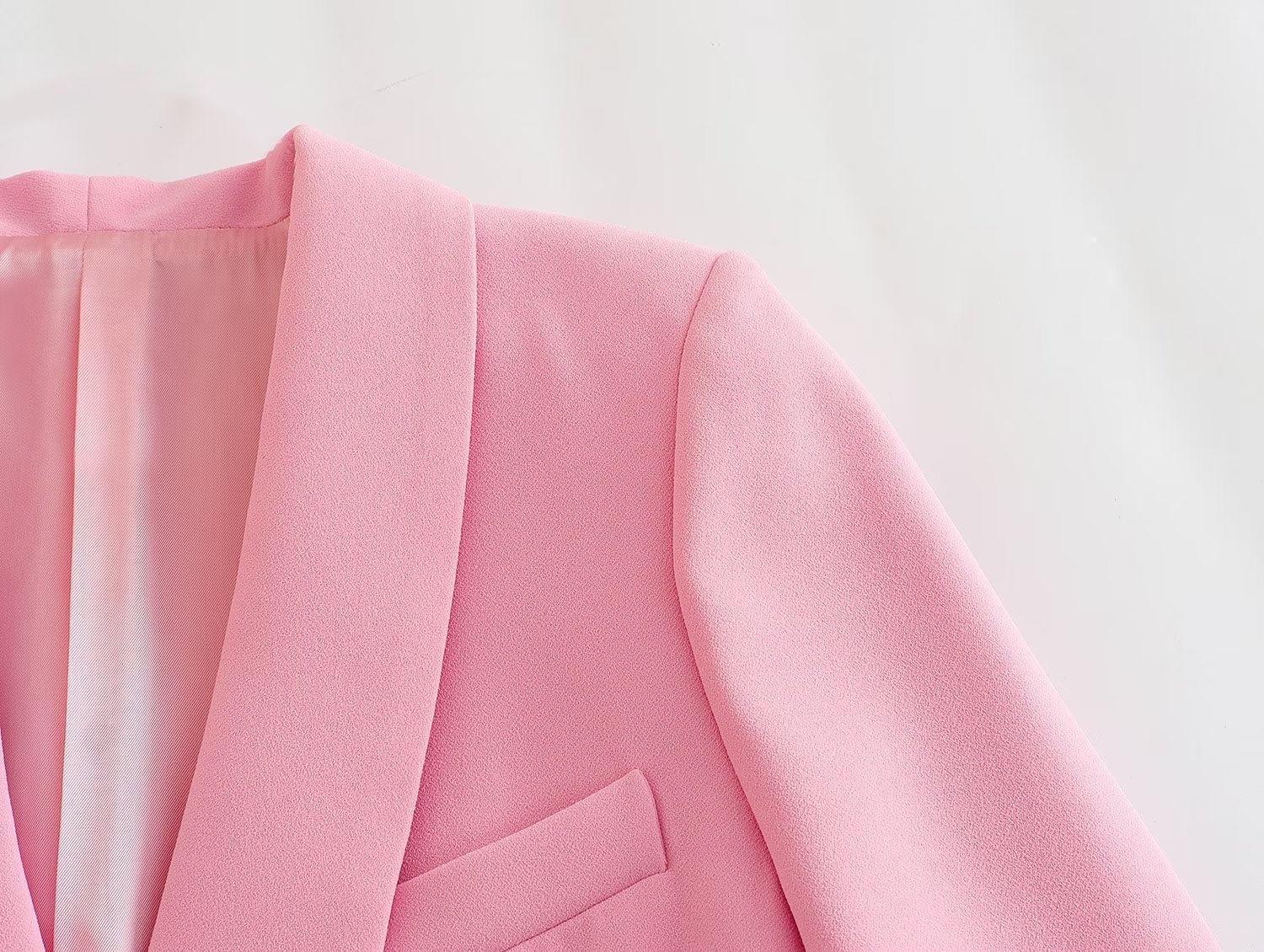 ChicShe 2023 Nuovo set da donna europeo e americano con blazer con colletto e pantaloni lunghi larghi a vita alta 2729187_voghion.com