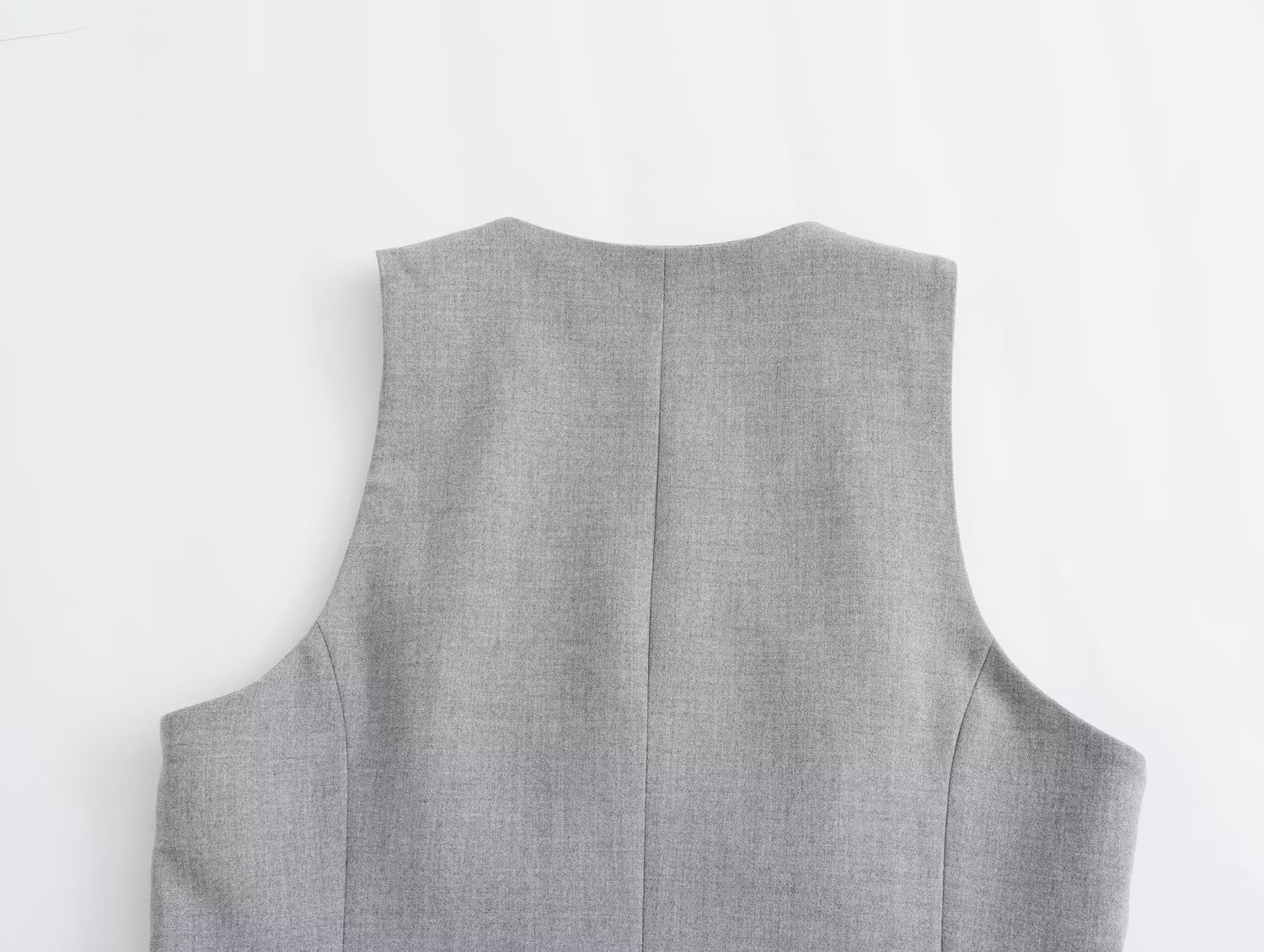 ChicShe 7893-Autumn New Women's Fashion European And American Style V-neck Sleeveless Vest + Casual Suit Shorts Set For Women_voghion.com