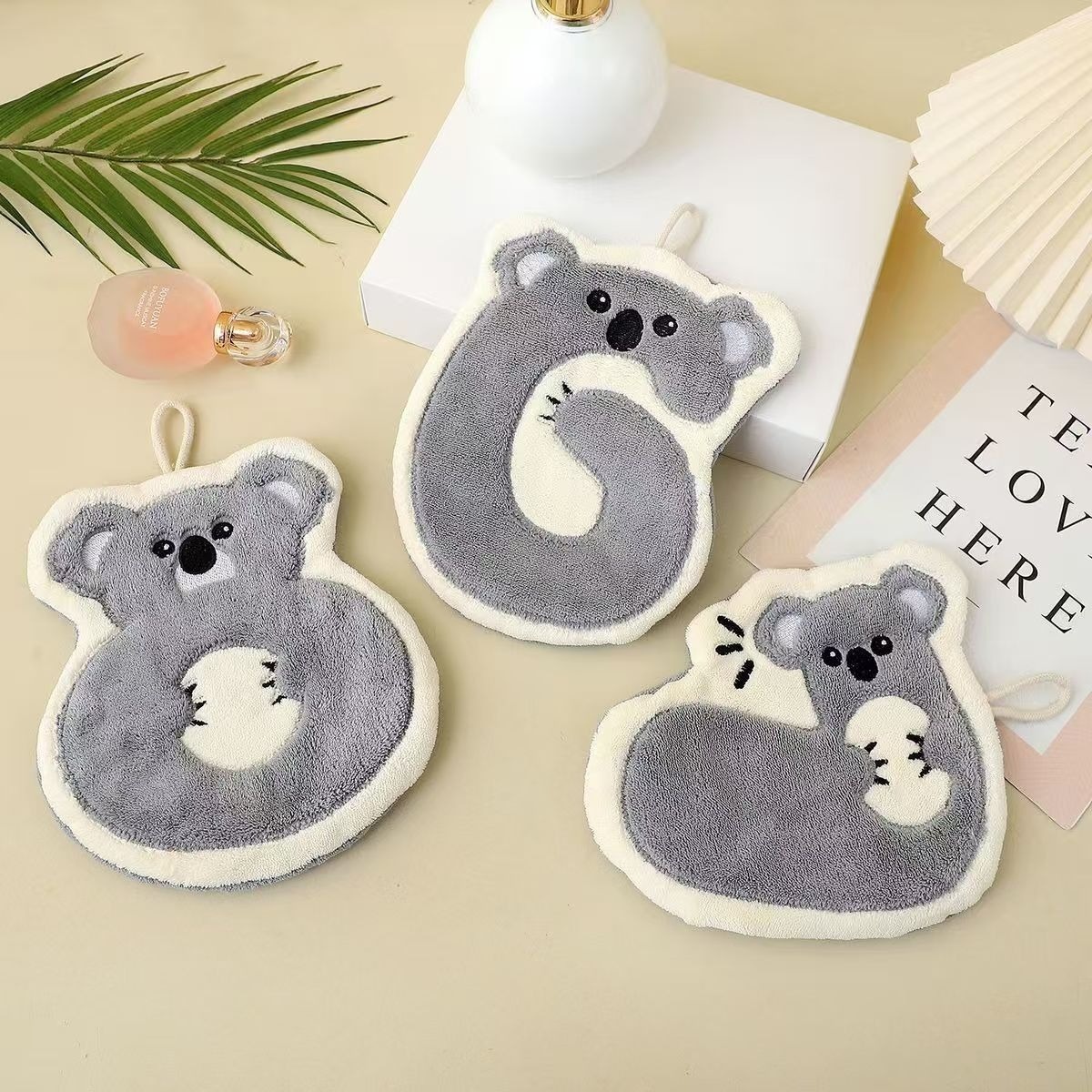 Lillian Digital Koala Hand Coral Fleece Hanging Kitchen Bathroom Towel Children's Handkerchief Super Absorbent_voghion.com