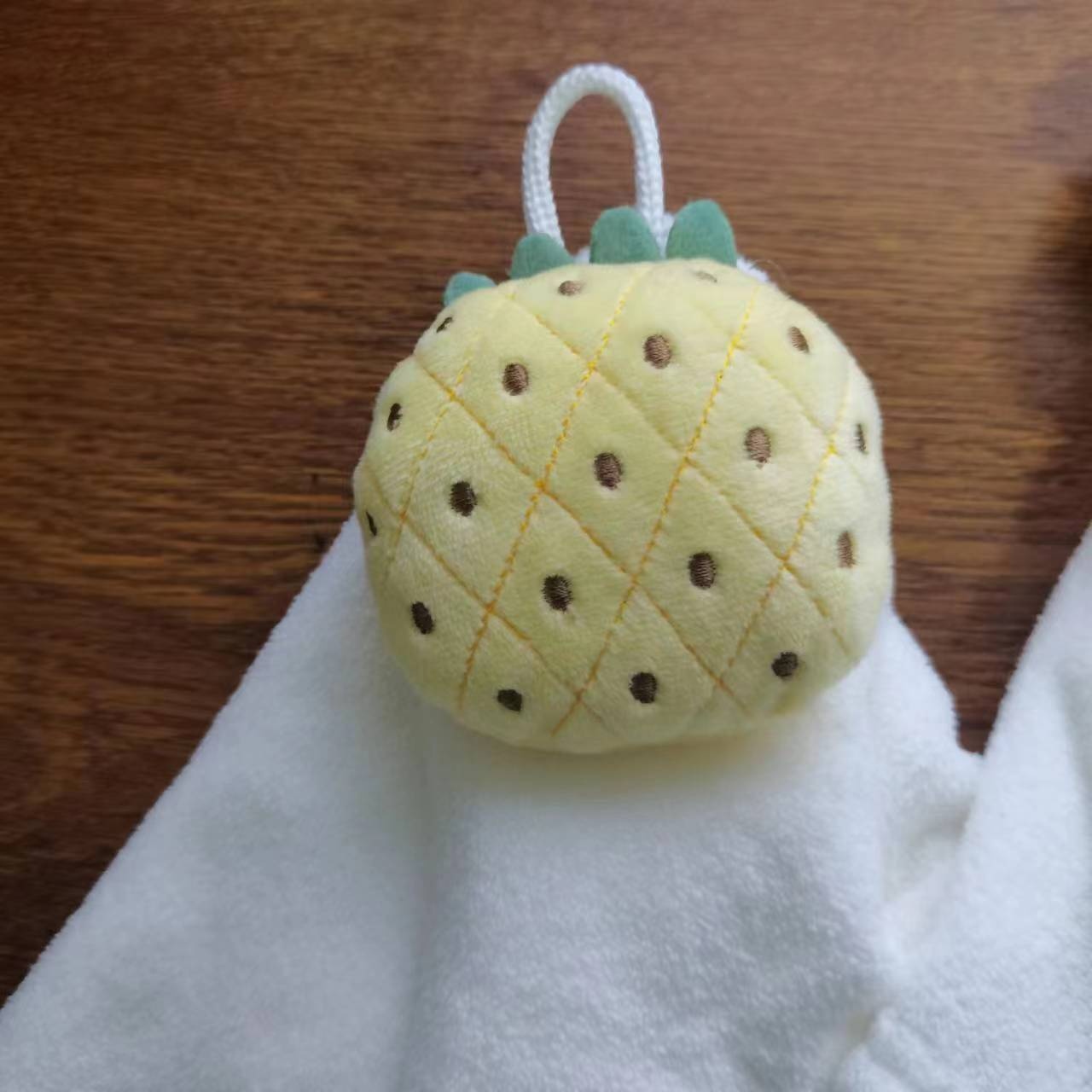 Lillian Absorbent Quick-Dry Household Kitchen Cloth Bear Pineapple Square Baby Hand Towel Cloud Hanging Coral Fleece_voghion.com