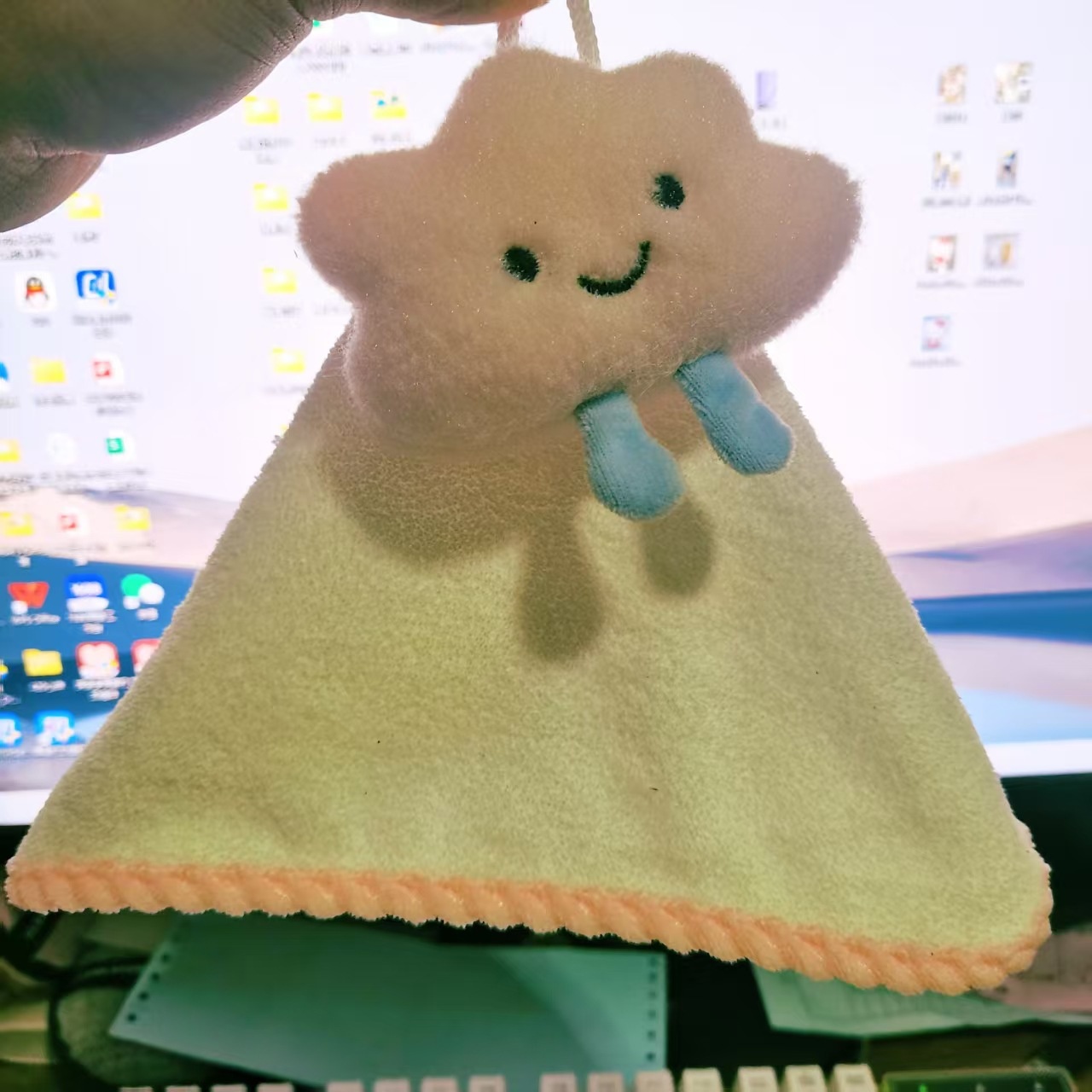 Lillian Absorbent Quick-Dry Household Kitchen Cloth Bear Pineapple Square Baby Hand Towel Cloud Hanging Coral Fleece_voghion.com