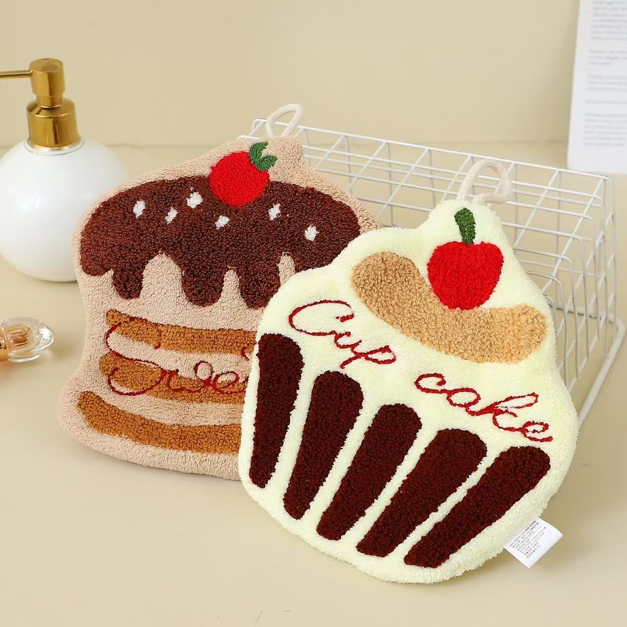 Lillian New Cartoon Cake Hanging Absorbent Thickened Quick-Dry Creative Dry Hand Towel For Children_voghion.com