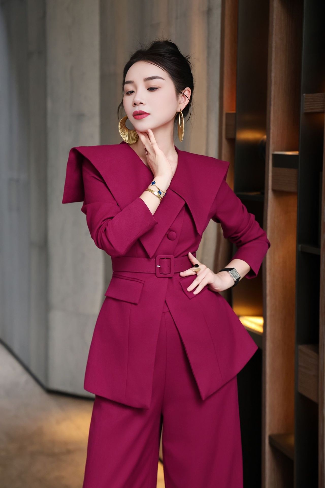 ragazza Ragazza 2025 Elegante abito professionale elegante da donna mondana matura Design Sse Niche Scialle Cravatta Blazer Pantaloni a gamba larga Set due pezzi per_voghion.com