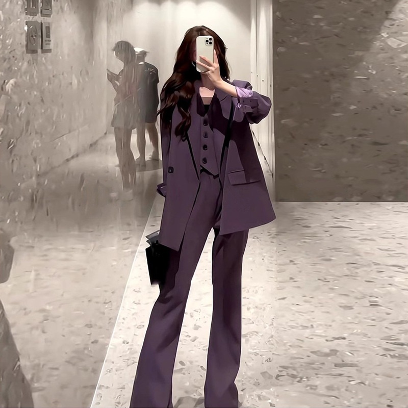 ragazza Ragazza In Stock#2025 Autunno Nuovo Abito Viola Uva Per Donna Giacca Blazer Oversize Pantaloni Svasati Set Tre Pezzi_voghion.com