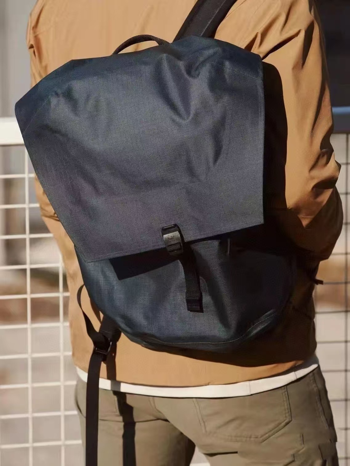 ActiveGo Daily Travel Large Capacity Outdoor Hiking Bag 20L Sports Waterproof Lock Buckle Casual Backpack_voghion.com