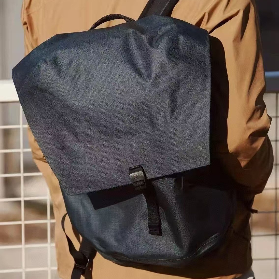 ActiveGo Daily Travel Large Capacity Outdoor Hiking Bag 20L Sports Waterproof Lock Buckle Casual Backpack_voghion.com