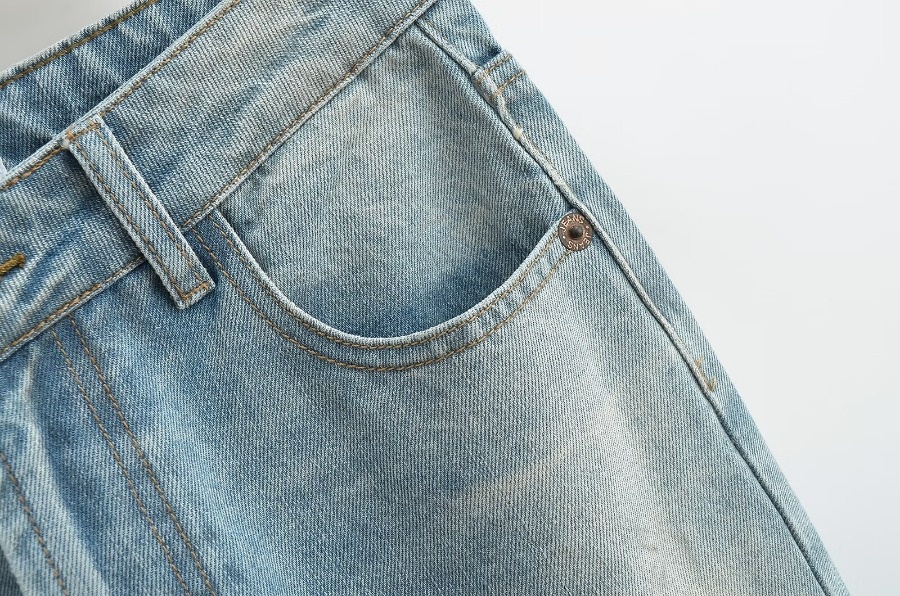 ChicShe 2025 Nieuwe INS Europese en Amerikaanse stijl gewassen witte mid-waist flared broek vloerlengte dames hoge taille afslankend_voghion.com