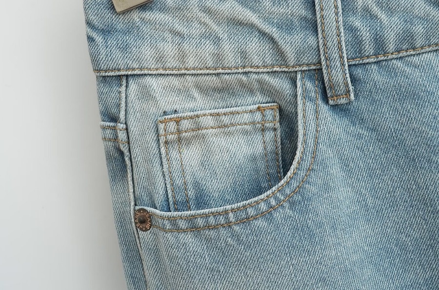 ChicShe 2025 Nieuwe INS Europese en Amerikaanse stijl gewassen witte mid-waist flared broek vloerlengte dames hoge taille afslankend_voghion.com