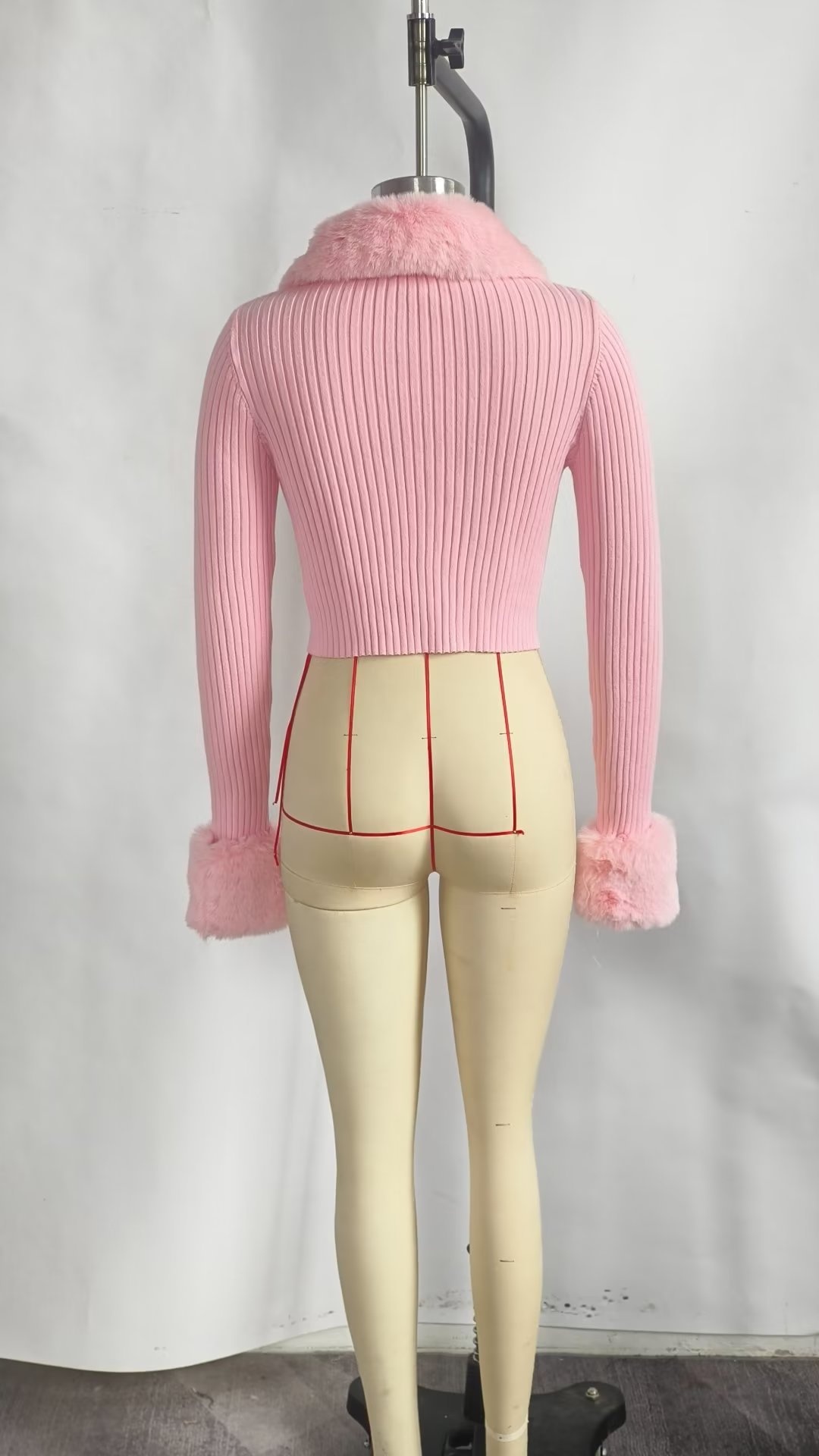 Pull en maille rose à col rond et coupe ajustée, manches courtes et longues, style européen et américain, poignets duveteux et fermeture éclair._voghion.com