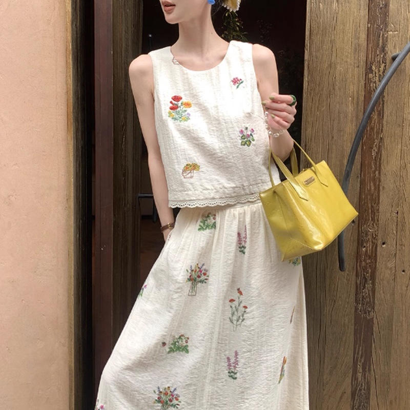 ChicShe ChicShe ChicShe 2025 Nowy Shishiyou Lniany T-shirt z haftem i krótkim rękawem Letni leniwy zestaw spódniczek w stylu pół spódnicy damski_voghion.com