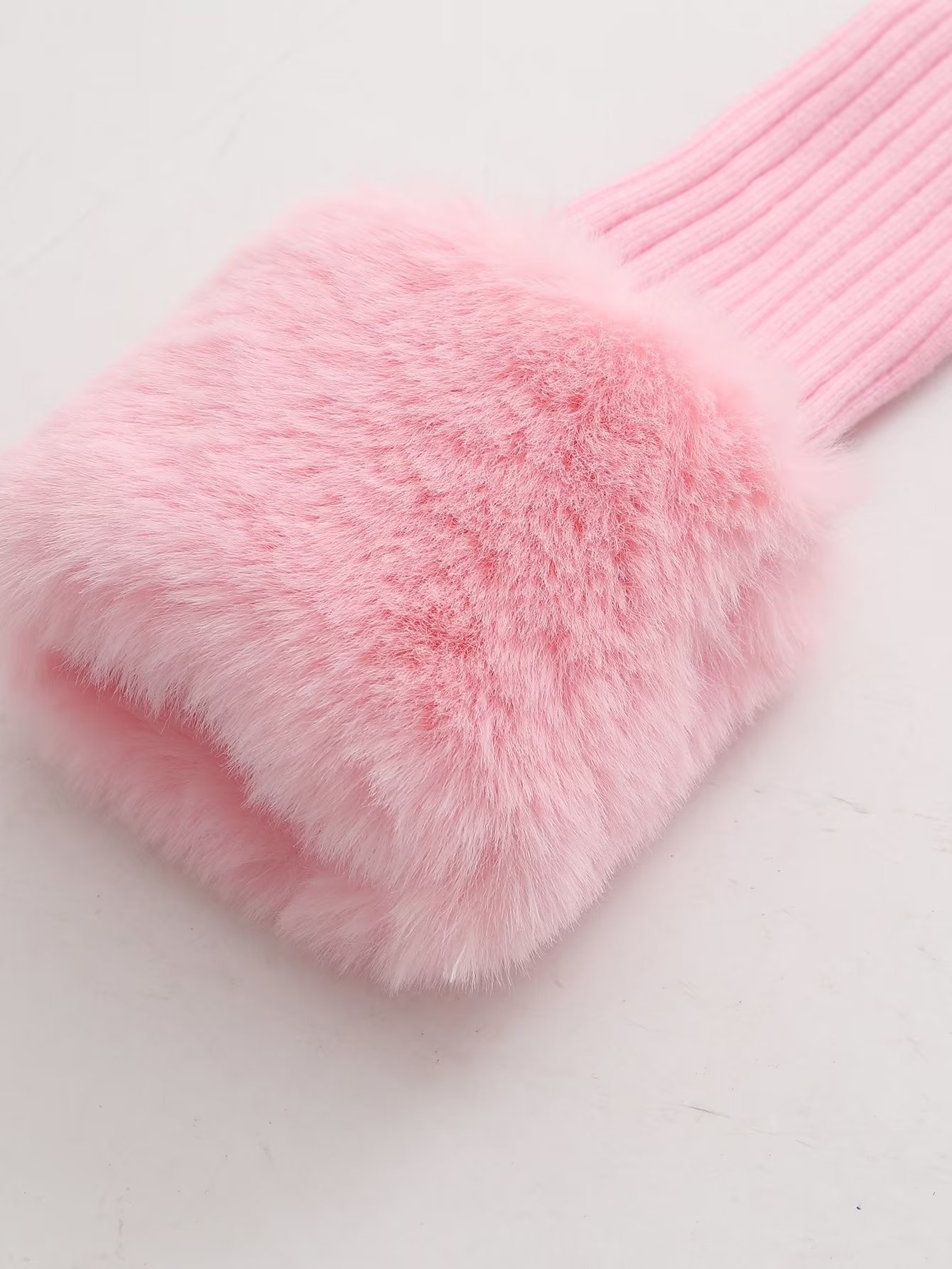 Pull en maille rose à col rond et coupe ajustée, manches courtes et longues, style européen et américain, poignets duveteux et fermeture éclair._voghion.com