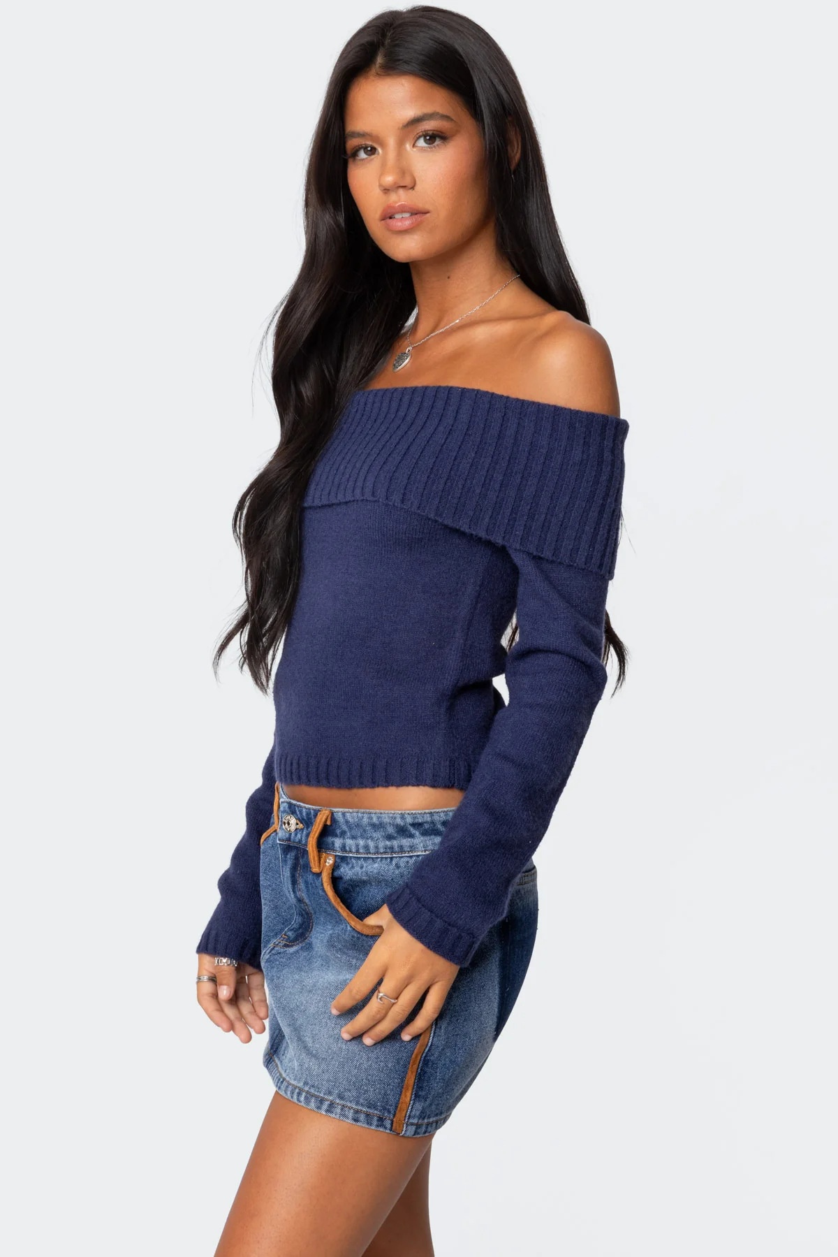 ChicShe ChicShe 2025 European And American Cross-Border Spring New Knitted Top Women's Solid Color Off-Shoulder Long Sleeve Pullover_voghion.com