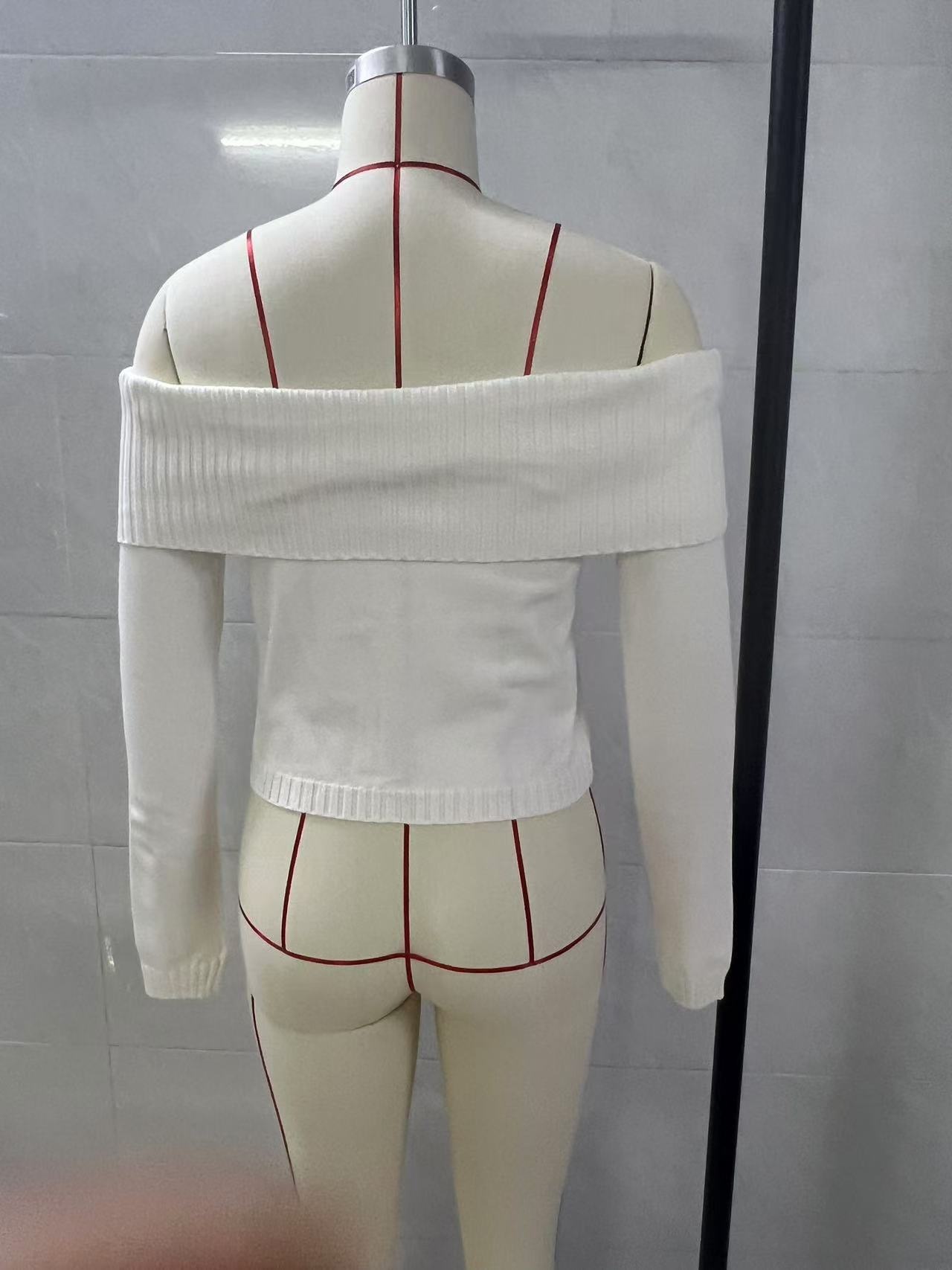 ChicShe ChicShe 2025 European And American Cross-Border Spring New Knitted Top Women's Solid Color Off-Shoulder Long Sleeve Pullover_voghion.com