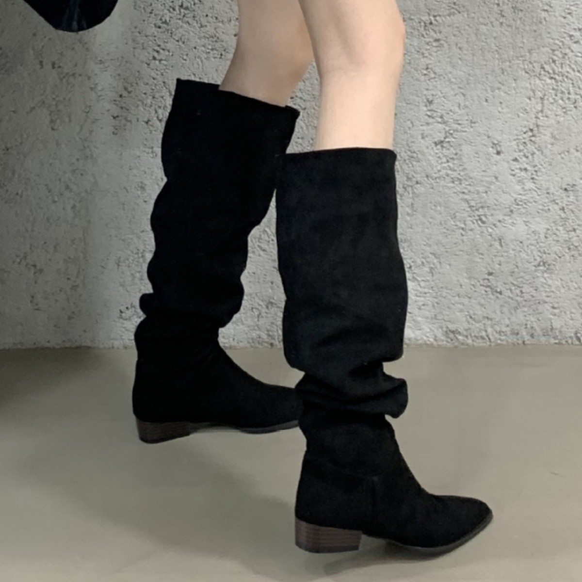 ShoeGlobe ShoeGlobe Tube For Women New Wide Thick Leg Long European And American Style Flat Bottom Slouch Straight Suede High Boots_voghion.com