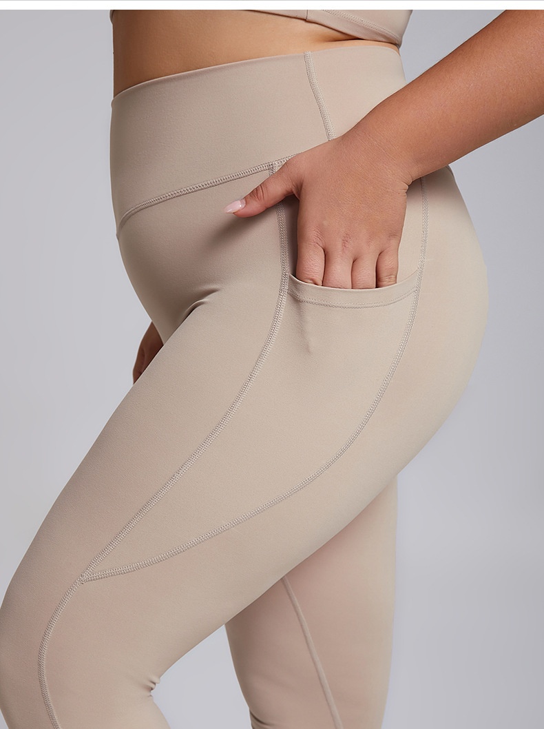 ChicShe Ensemble de yoga deux pièces moulant, grande taille, style européen et américain, effet nude, avec poches_voghion.com