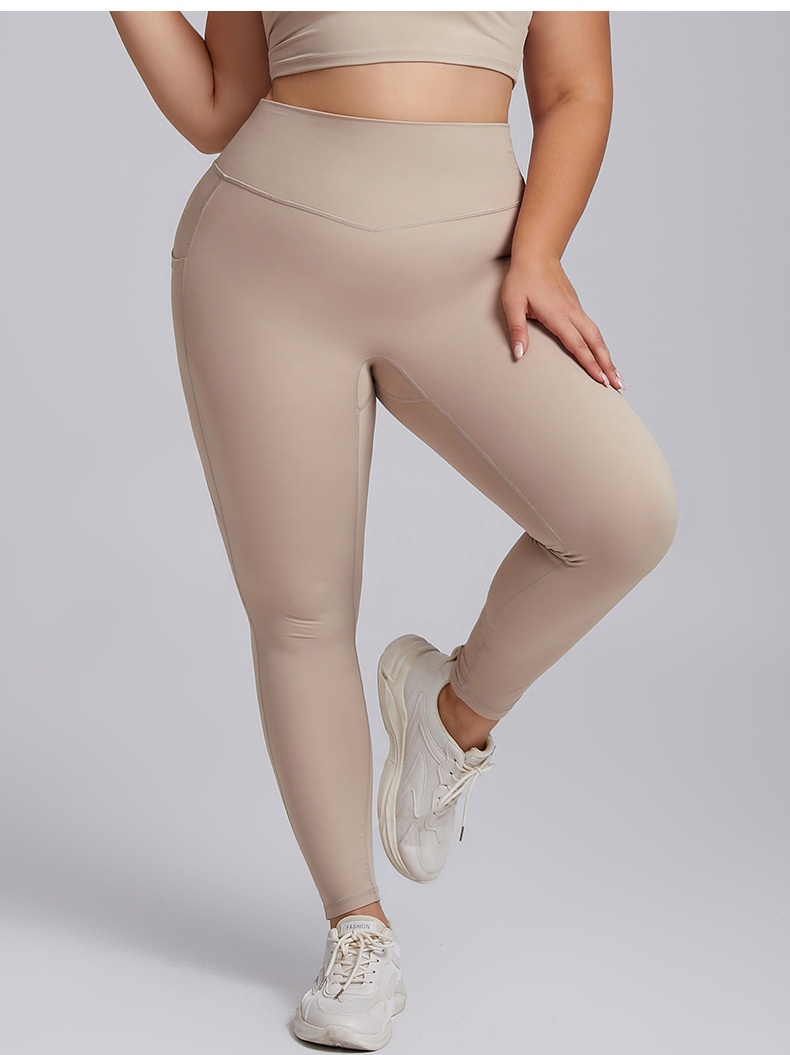 ChicShe Ensemble de yoga deux pièces moulant, grande taille, style européen et américain, effet nude, avec poches_voghion.com