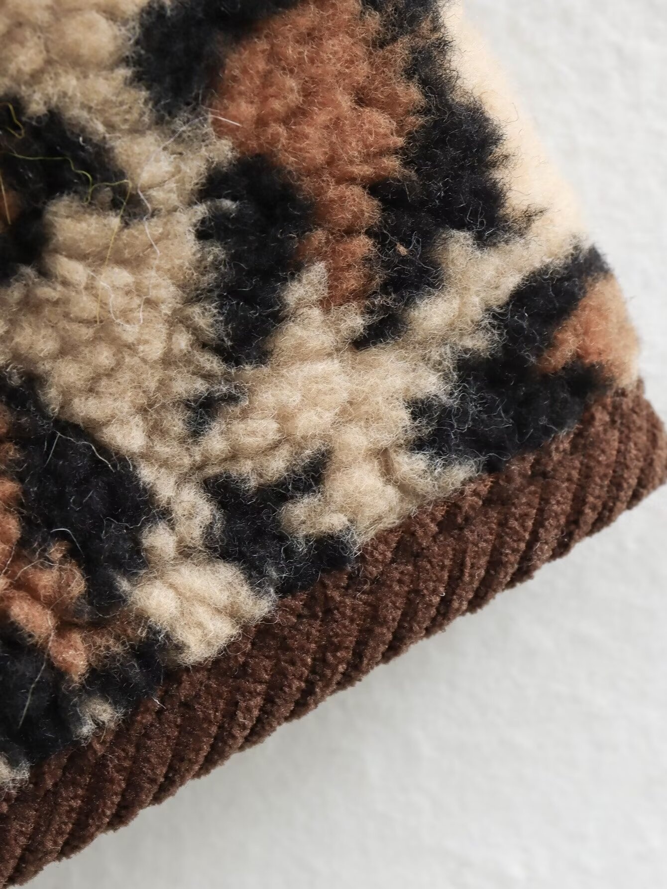 ChicShe 2024 – Europäische und amerikanische Cross-Border-Mode: Neue, lockere Jacke mit Leopardenmuster und Lammwollmantel_voghion.com