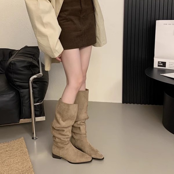 ShoeGlobe ShoeGlobe 2025 Autumn Winter French Retro Suede Low Over-the-Knee Long Thick Heel Pointed Toe Ruched High Tube Boots For Women_voghion.com