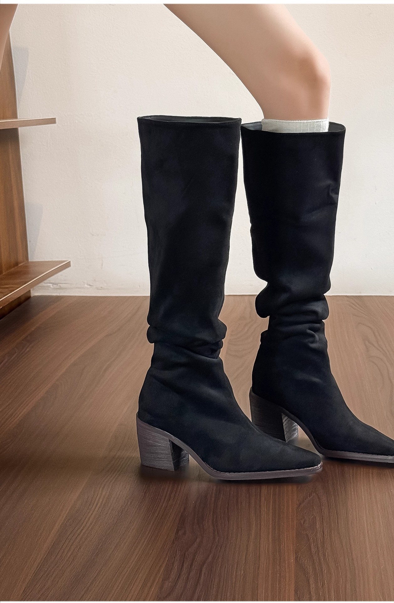 ShoeGlobe ShoeGlobe ShoeGlobe En stock ~ Bottes western rétro montantes, amincissantes, plissées, à large ouverture, talon épais, style automne_voghion.com