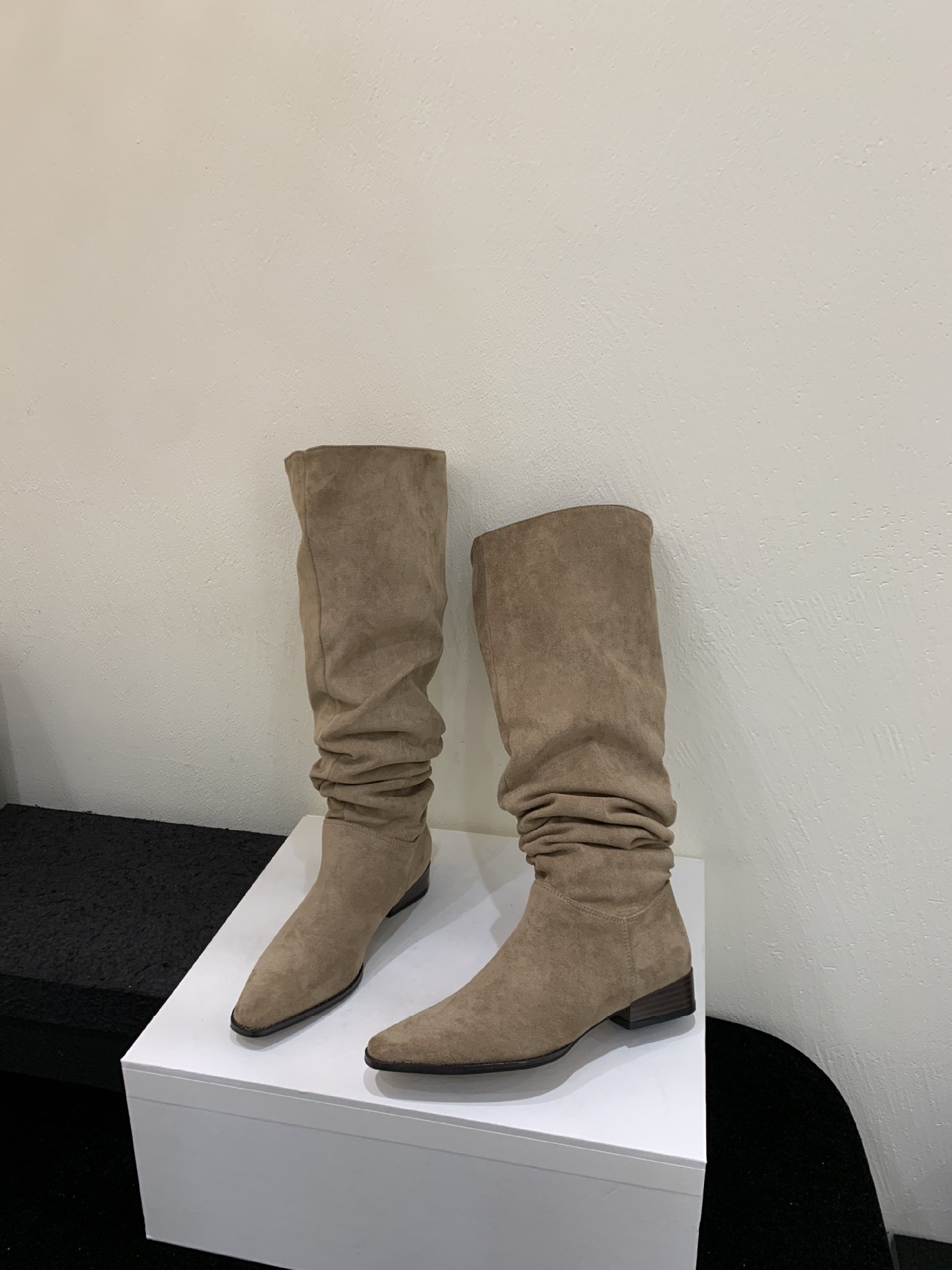 ShoeGlobe ShoeGlobe ShoeGlobe Stacked Women's Riding Retro Suede Chunky Heel Square Toe 2024 New Wrinkled High Tube Long Boots_voghion.com