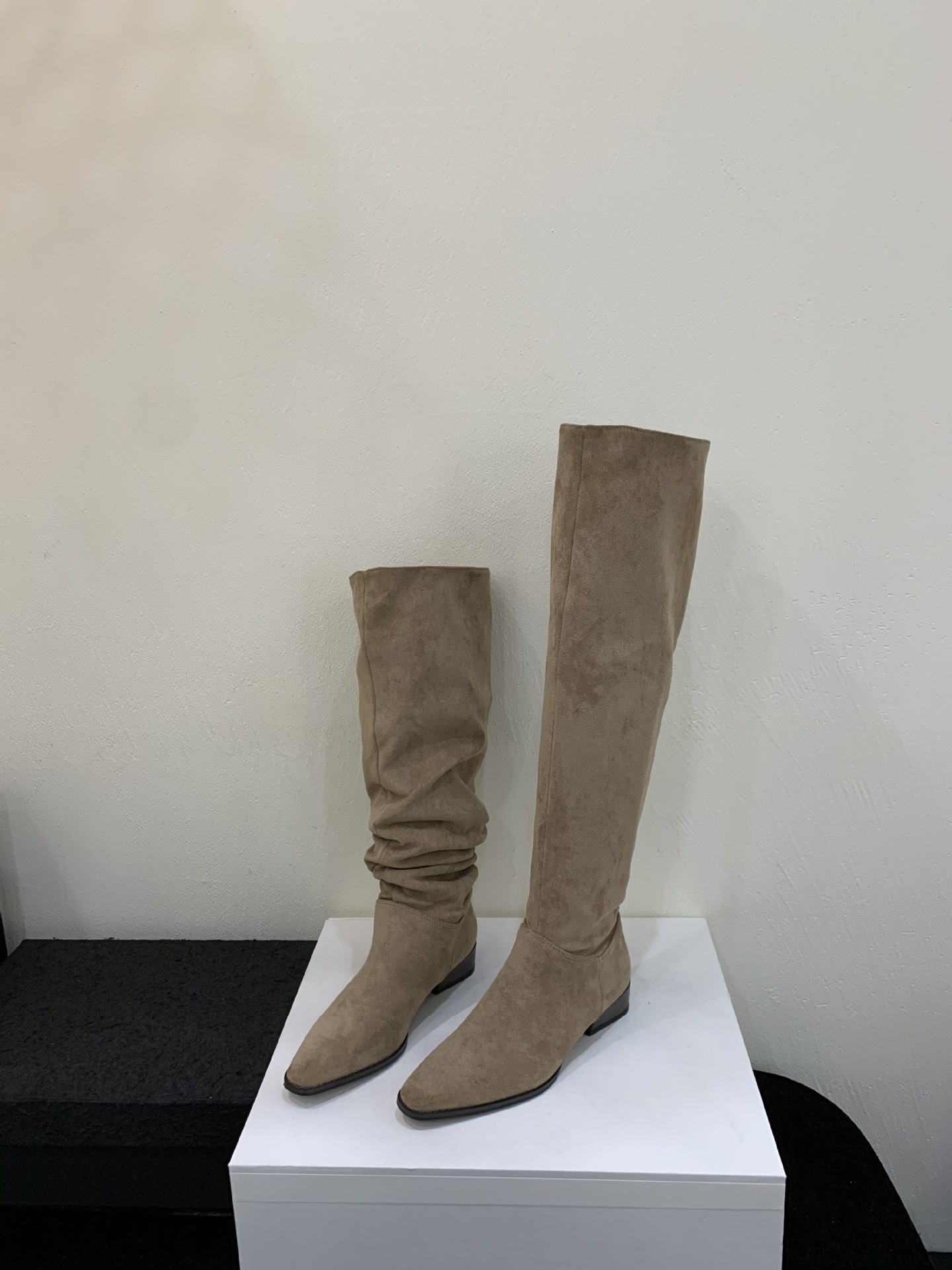 ShoeGlobe ShoeGlobe ShoeGlobe Stacked Women's Riding Retro Suede Chunky Heel Square Toe 2024 New Wrinkled High Tube Long Boots_voghion.com