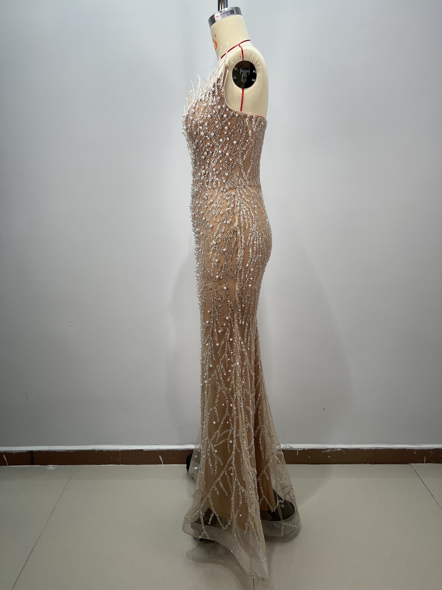ChicShe ChicShe European And American New Strapless Deep V Neck Heavy Beading Sequin Waist-Cinching Bodycon Gold High-End Annual_voghion.com