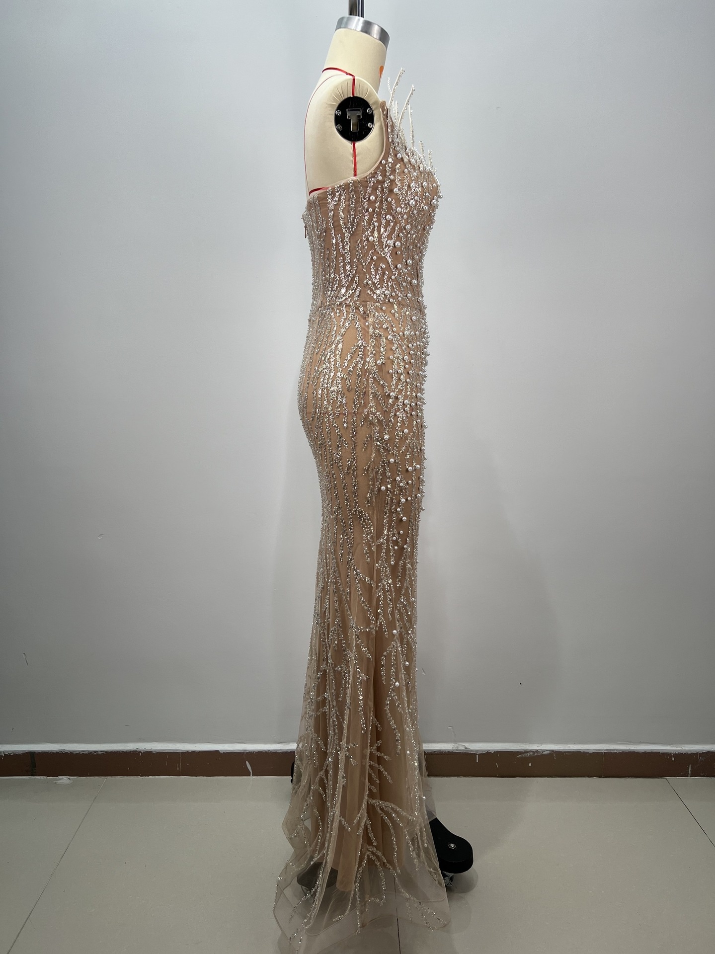 ChicShe ChicShe European And American New Strapless Deep V Neck Heavy Beading Sequin Waist-Cinching Bodycon Gold High-End Annual_voghion.com