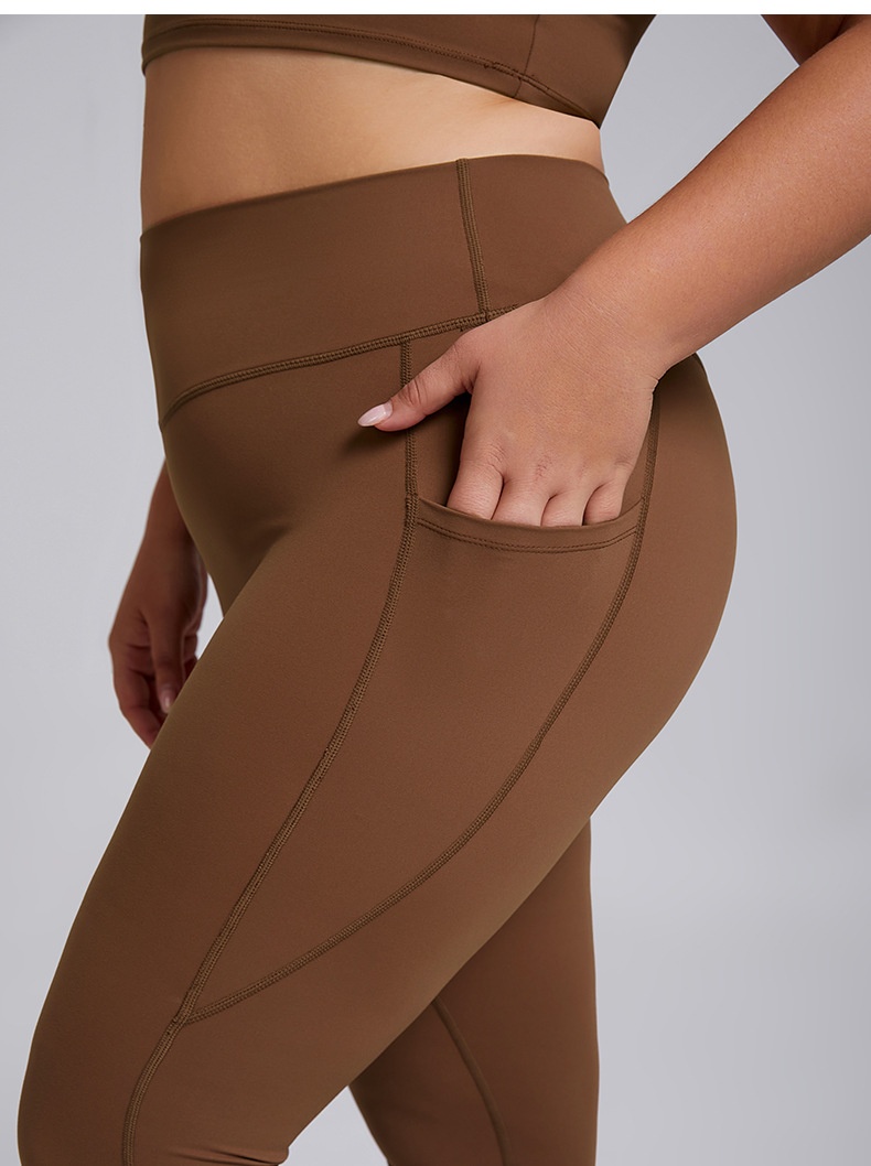 ChicShe Ensemble de yoga deux pièces moulant, grande taille, style européen et américain, effet nude, avec poches_voghion.com