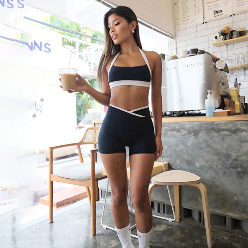 ChicShe Europejski i amerykański modny, blok kolorów, krótki top z dekoltem halter i dekoltem w serek, skrócony top, szorty z wysokim stanem, dopasowany krój, joga, sport, swobodny_voghion.com