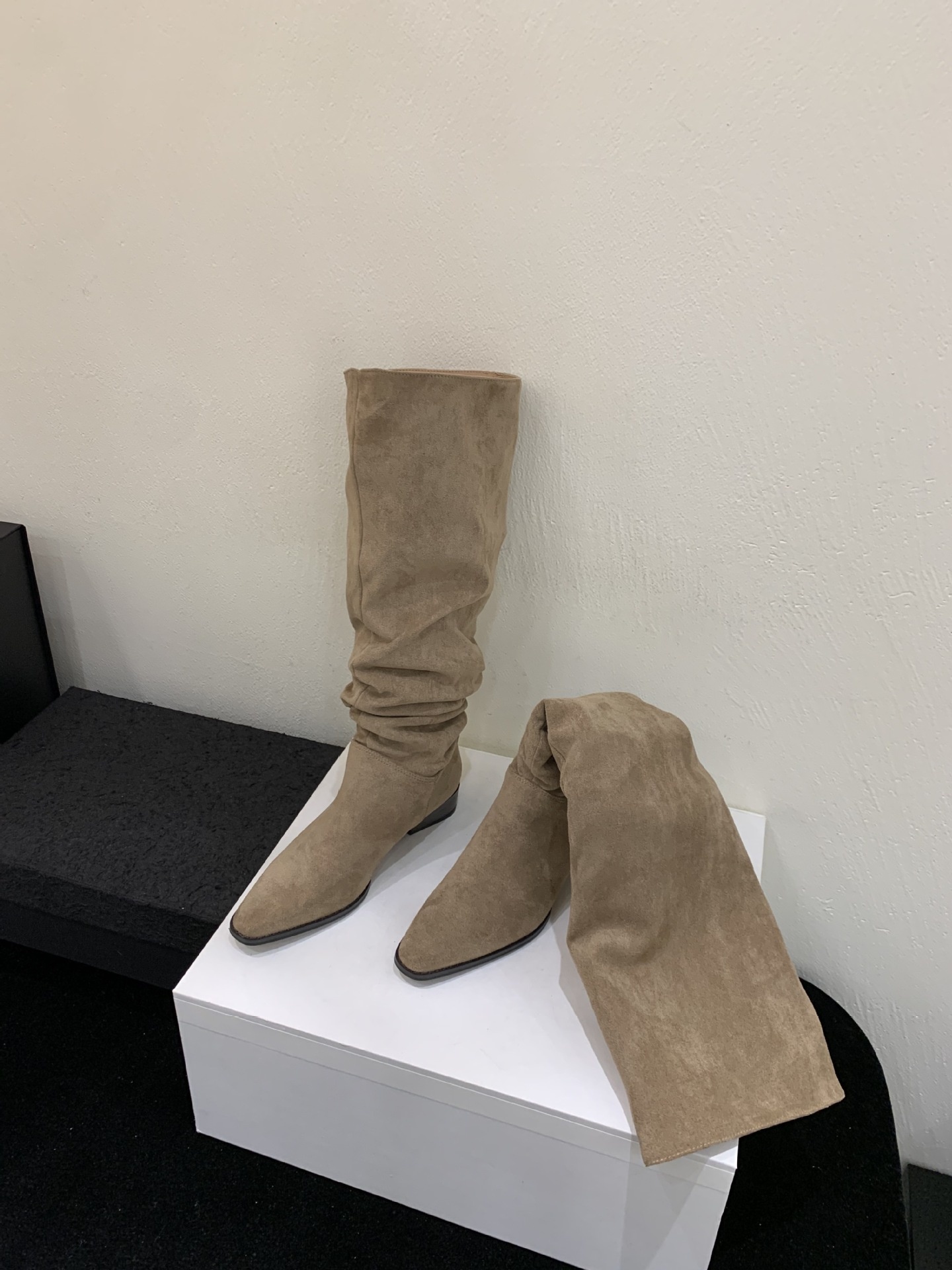 ShoeGlobe ShoeGlobe ShoeGlobe Stacked Women's Riding Retro Suede Chunky Heel Square Toe 2024 New Wrinkled High Tube Long Boots_voghion.com