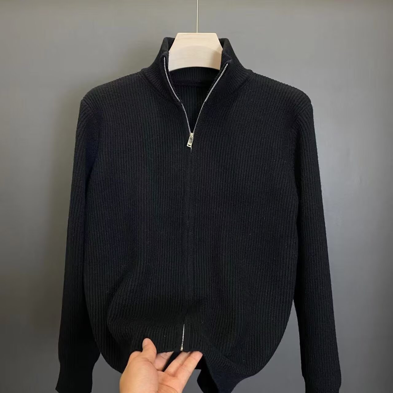 Junge Junge Junge Junge Herbst 2024 Neue Strickjacke im amerikanischen Retro-Stil, lässiger Lazy Style, V-Ausschnitt, Strickpullover für Herren, einfarbig_voghion.com