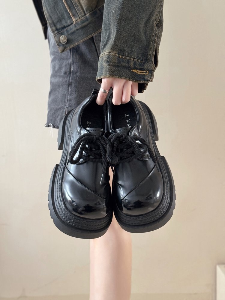 Mocassini con rialzo per donna Voyage Voyage, in morbida pelle europea, con suola spessa, primavera 2025, con punta arrotondata e lacci_voghion.com