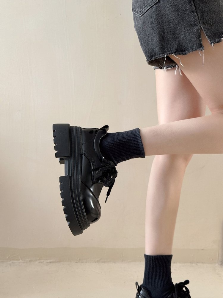 Mocassini con rialzo per donna Voyage Voyage, in morbida pelle europea, con suola spessa, primavera 2025, con punta arrotondata e lacci_voghion.com