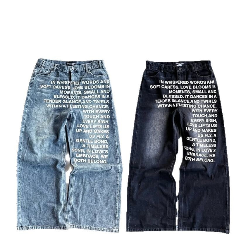 Europäische und amerikanisch inspirierte Retro-Jeans mit Buchstabenmuster, gewaschen, locker geschnitten – ein trendiger Streetwear-Look für Herren._voghion.com