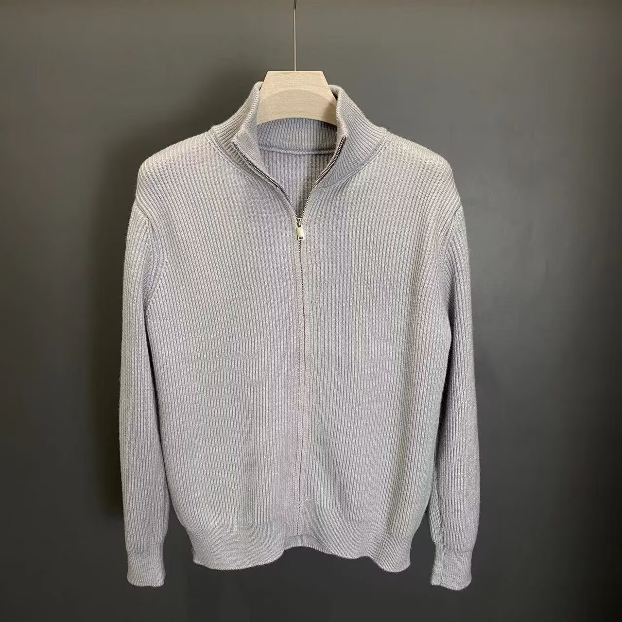 Junge Junge Junge Junge Herbst 2024 Neue Strickjacke im amerikanischen Retro-Stil, lässiger Lazy Style, V-Ausschnitt, Strickpullover für Herren, einfarbig_voghion.com