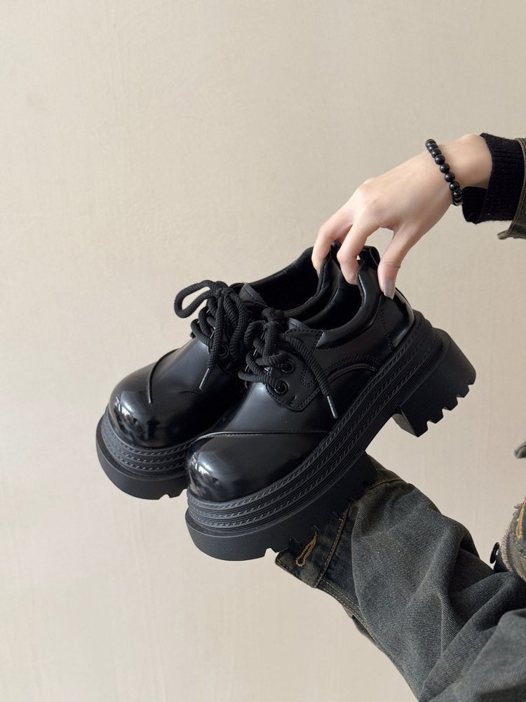 Mocassini con rialzo per donna Voyage Voyage, in morbida pelle europea, con suola spessa, primavera 2025, con punta arrotondata e lacci_voghion.com