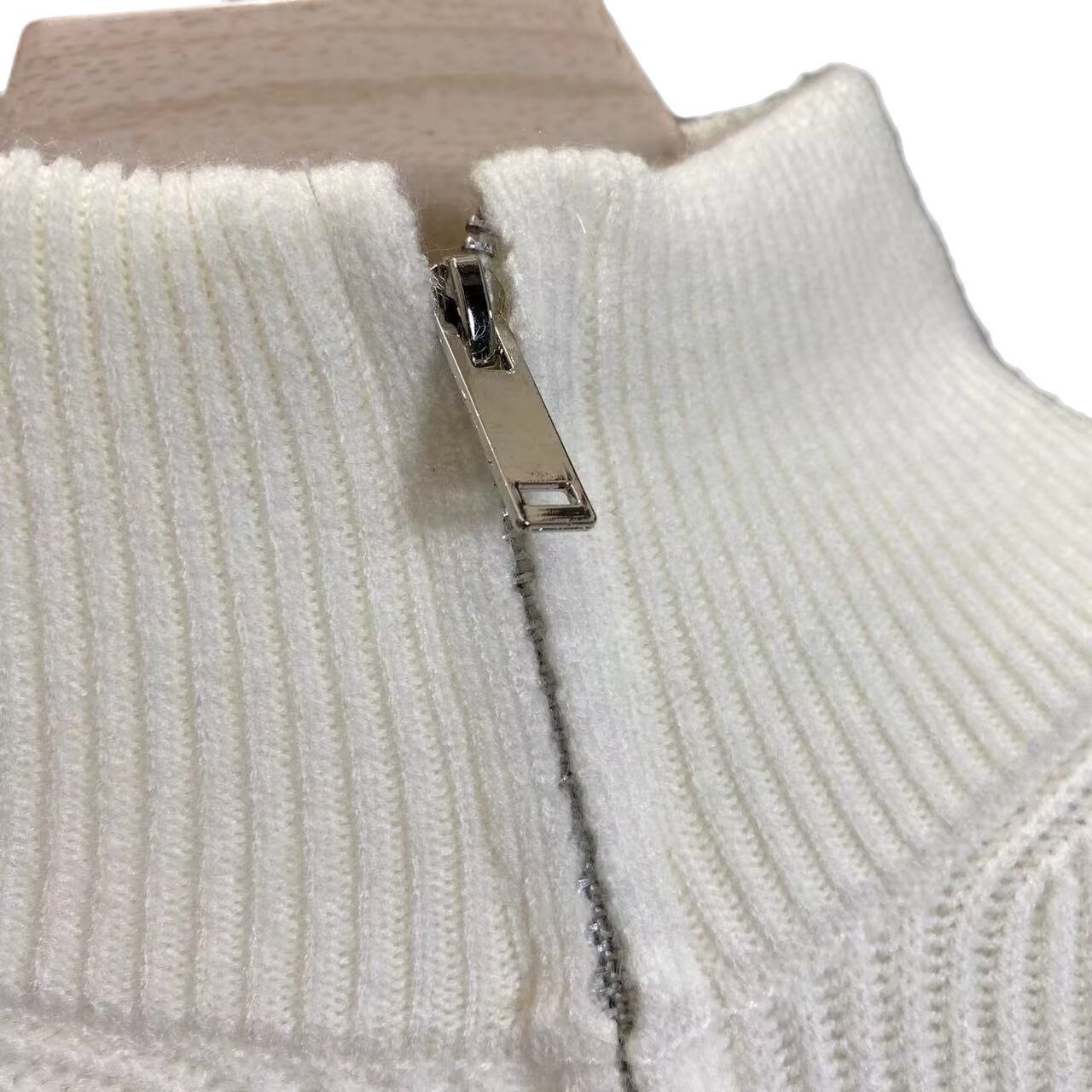 Junge Junge Junge Junge Herbst 2024 Neue Strickjacke im amerikanischen Retro-Stil, lässiger Lazy Style, V-Ausschnitt, Strickpullover für Herren, einfarbig_voghion.com