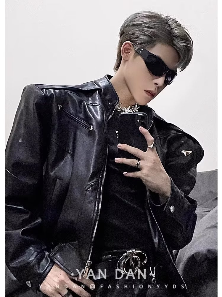 Kurze, gepolsterte Schulterpartie für Herren, trendige, hochwertige Motorrad-Lederjacke im europäischen und amerikanischen Streetstyle mit Stehkragen_voghion.com