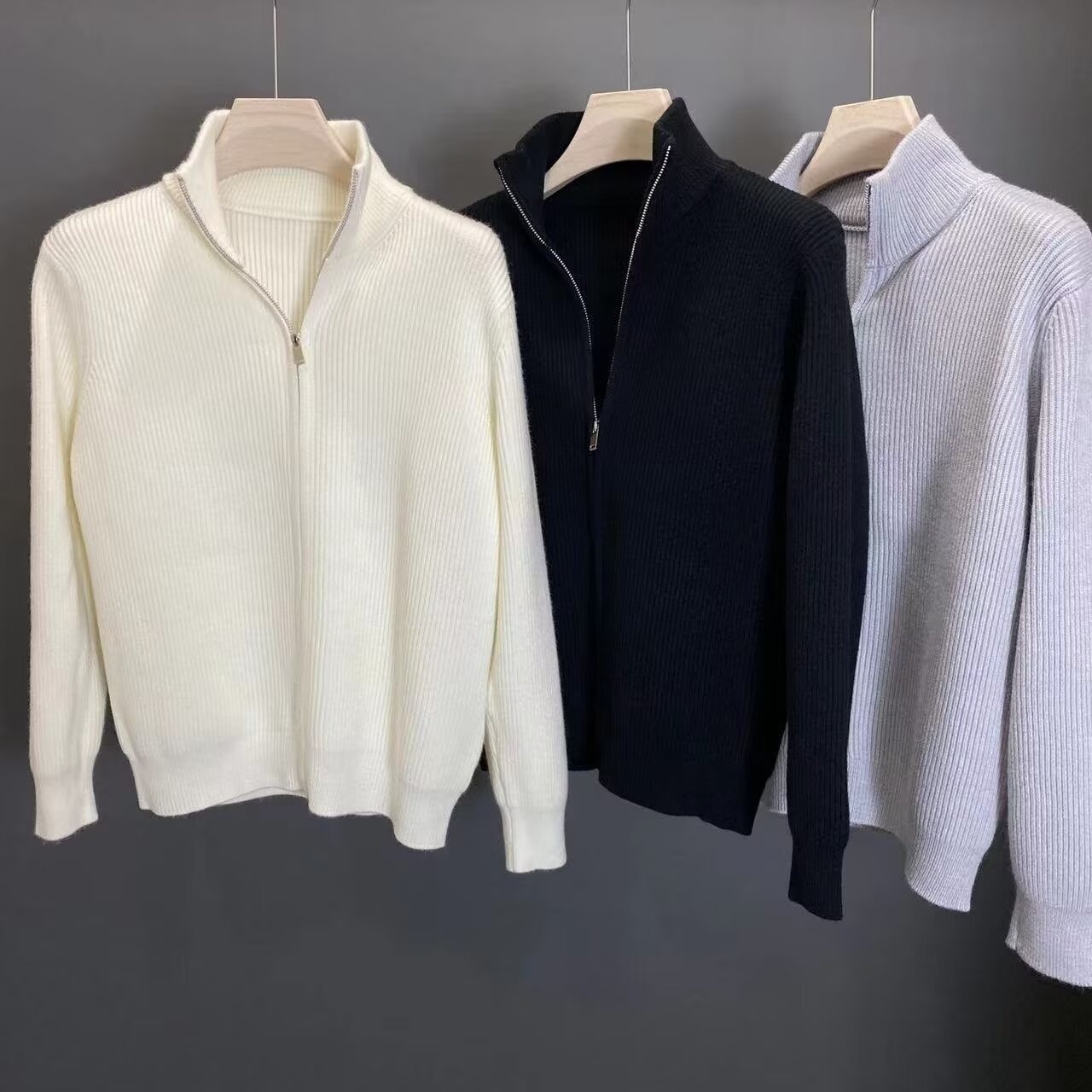 Junge Junge Junge Junge Herbst 2024 Neue Strickjacke im amerikanischen Retro-Stil, lässiger Lazy Style, V-Ausschnitt, Strickpullover für Herren, einfarbig_voghion.com