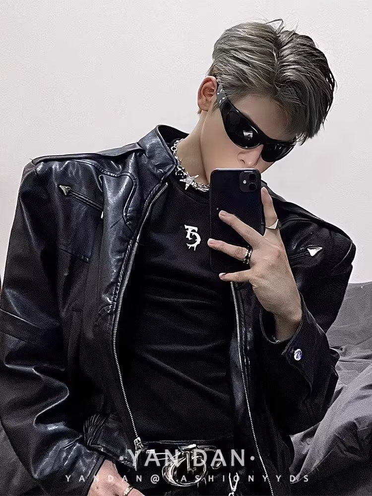 Kurze, gepolsterte Schulterpartie für Herren, trendige, hochwertige Motorrad-Lederjacke im europäischen und amerikanischen Streetstyle mit Stehkragen_voghion.com