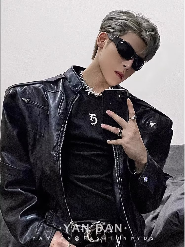 Kurze, gepolsterte Schulterpartie für Herren, trendige, hochwertige Motorrad-Lederjacke im europäischen und amerikanischen Streetstyle mit Stehkragen_voghion.com