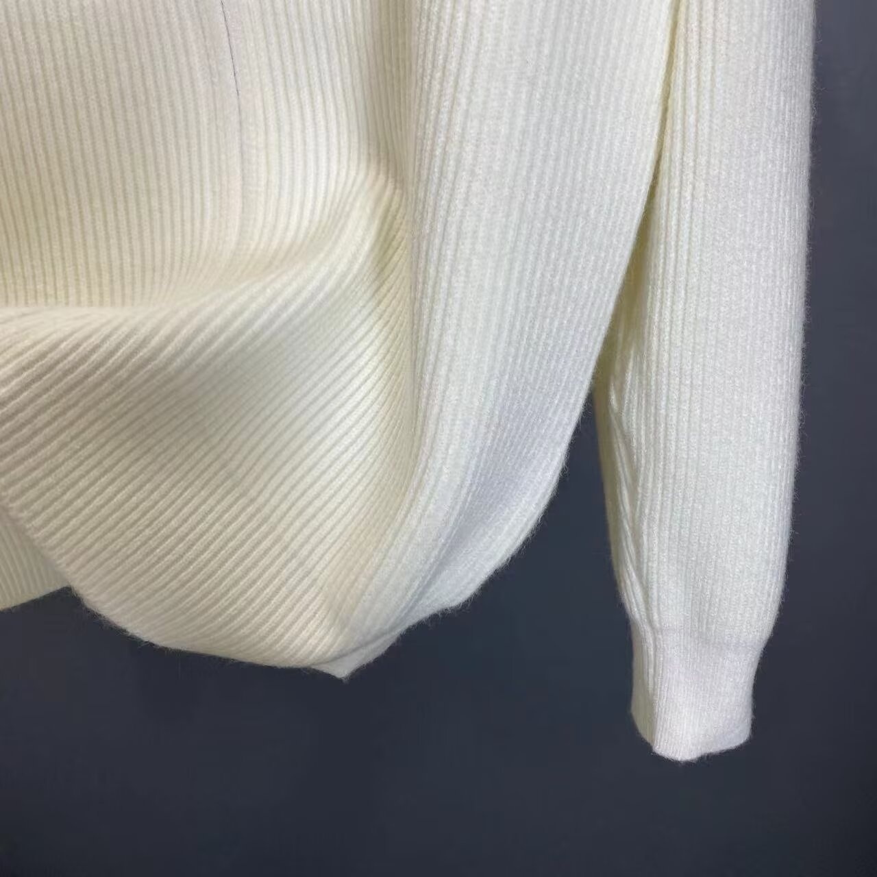 Junge Junge Junge Junge Herbst 2024 Neue Strickjacke im amerikanischen Retro-Stil, lässiger Lazy Style, V-Ausschnitt, Strickpullover für Herren, einfarbig_voghion.com