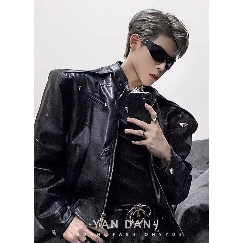 Kurze, gepolsterte Schulterpartie für Herren, trendige, hochwertige Motorrad-Lederjacke im europäischen und amerikanischen Streetstyle mit Stehkragen_voghion.com