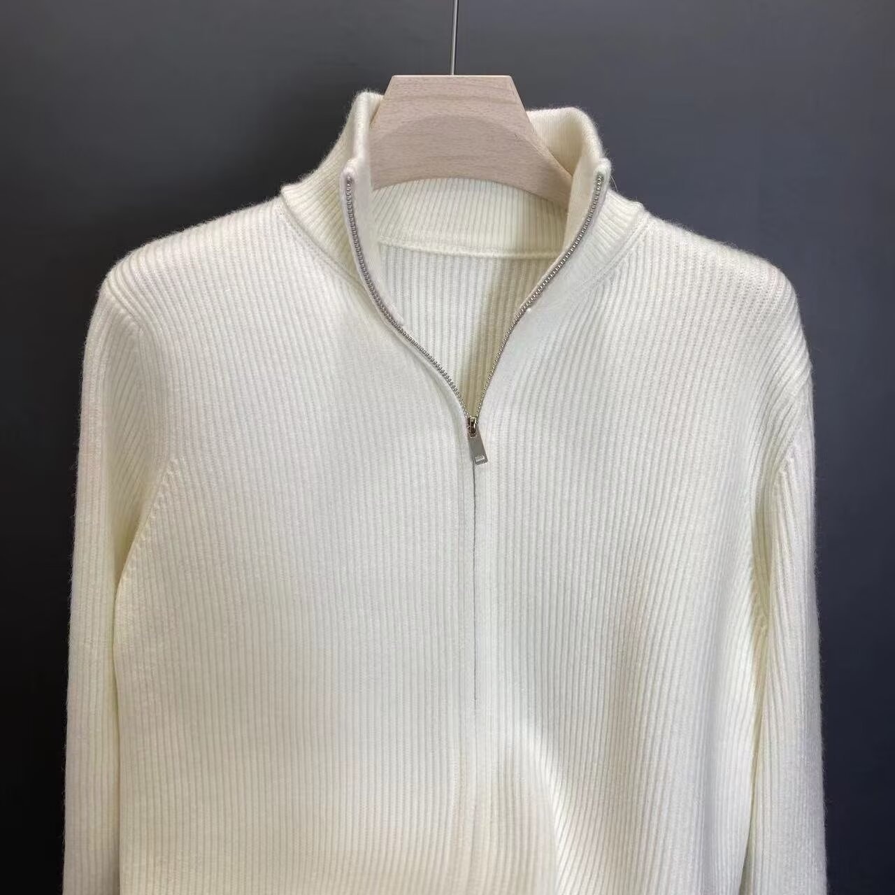 Junge Junge Junge Junge Herbst 2024 Neue Strickjacke im amerikanischen Retro-Stil, lässiger Lazy Style, V-Ausschnitt, Strickpullover für Herren, einfarbig_voghion.com