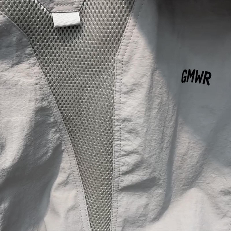 boy Boy 2025 Spring New Mesh Men's Outdoor Workwear Hooded Windproof Loose Fit Softshell Jacket Men_voghion.com