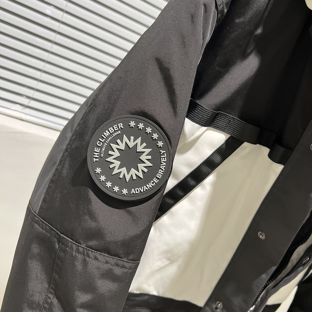 Herren Winter 2024, dick gefütterte Daunenjacke mit Kapuze, schwarz-weiß, trendig, im Großhandel erhältlich_voghion.com