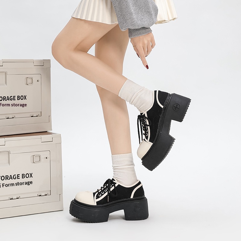 Voyage Voyage En stock Cross Flower Wilderness Derby pour femmes Mocassins à plateforme à semelle épaisse Nouvelles chaussures à lacets à bout unique_voghion.com