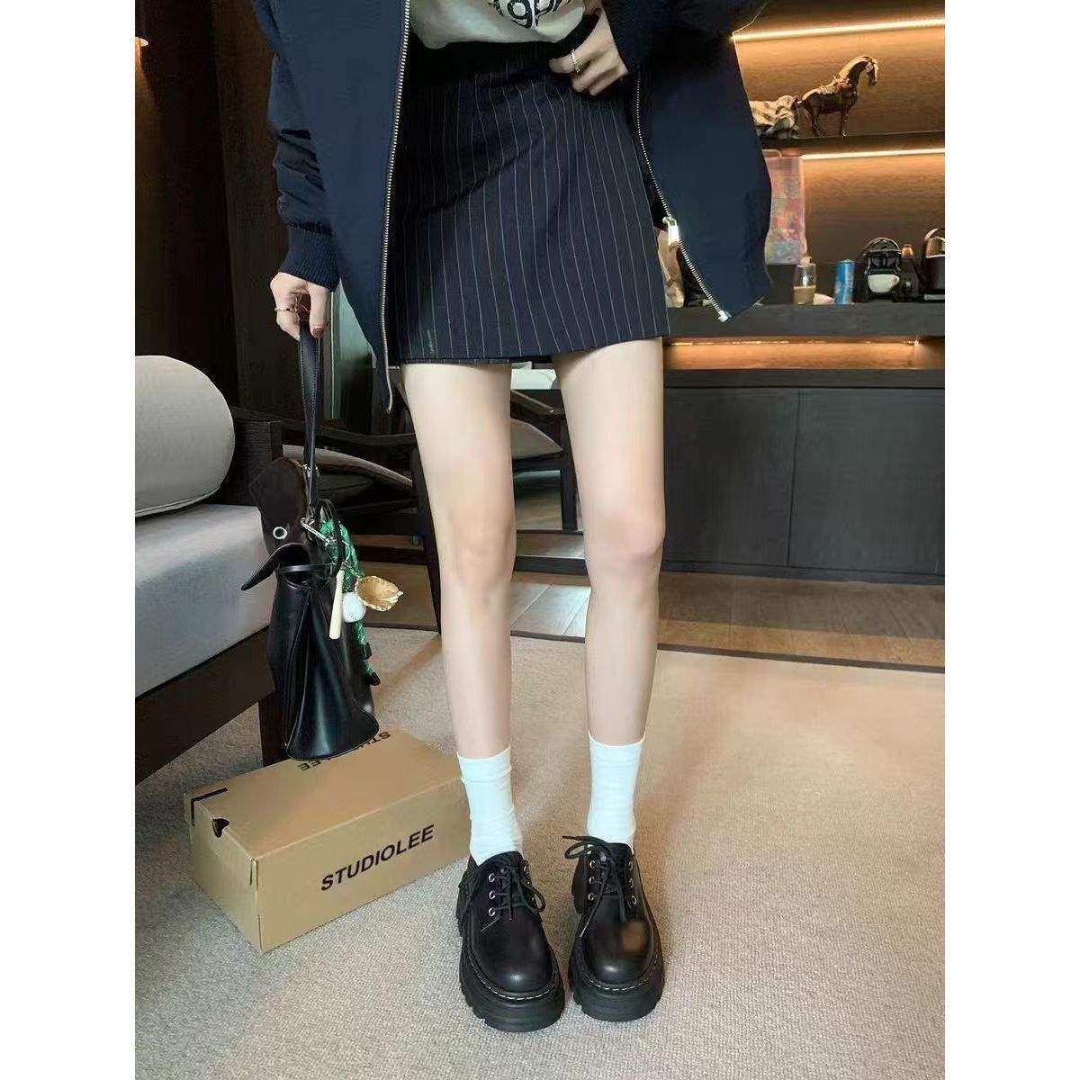 Mocassins Mary Jane noirs en cuir souple à semelle épaisse Voyage Voyage Delias, style britannique, pour l'automne et l'hiver. Mocassins Martin rehaussants en cuir noir, style britannique._voghion.com