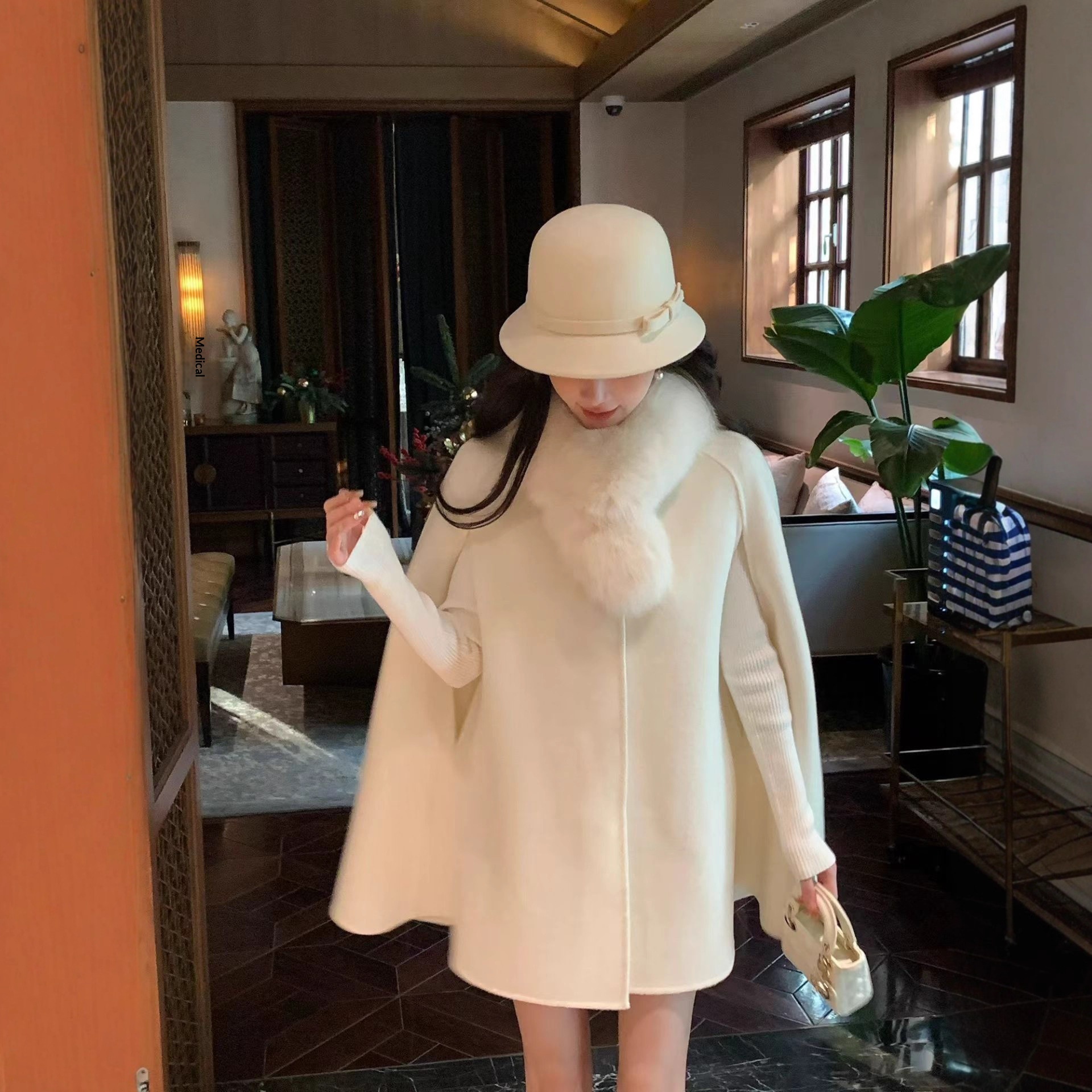 Meisje Qianjin Feng Kleine Zusje Herfst/Winter 2025 Nieuwe Dubbelzijdige Kasjmier Cape Jas voor Kleine Vrouwen_voghion.com